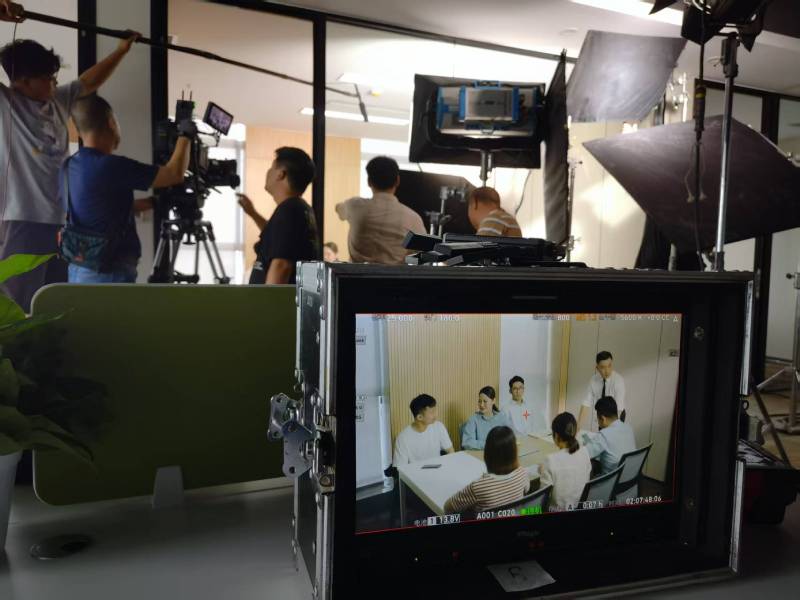 田阳县TVC拍摄公司：科技产品视觉化大师，诠释未来感与功能美学